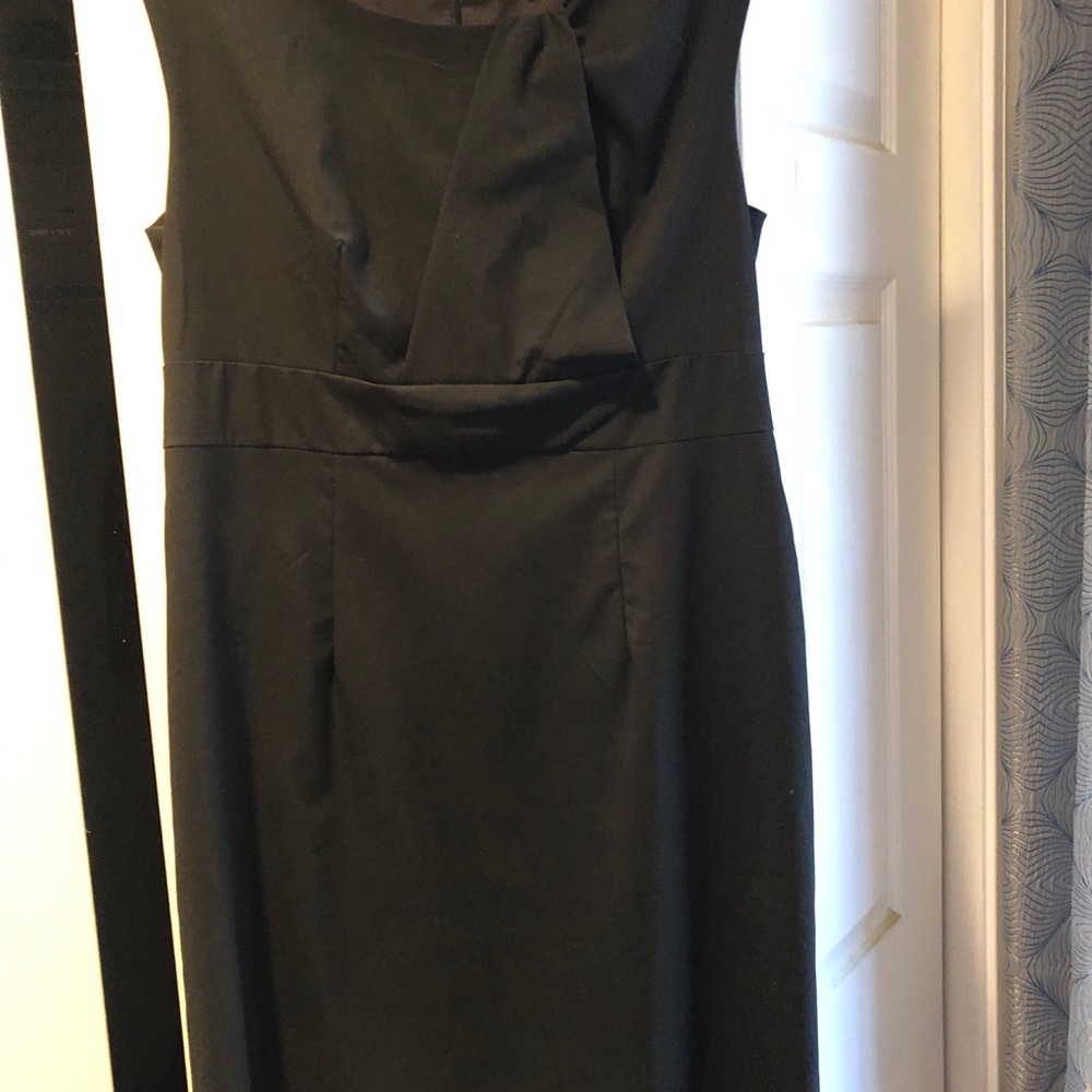 Sleeveless plain black dress
